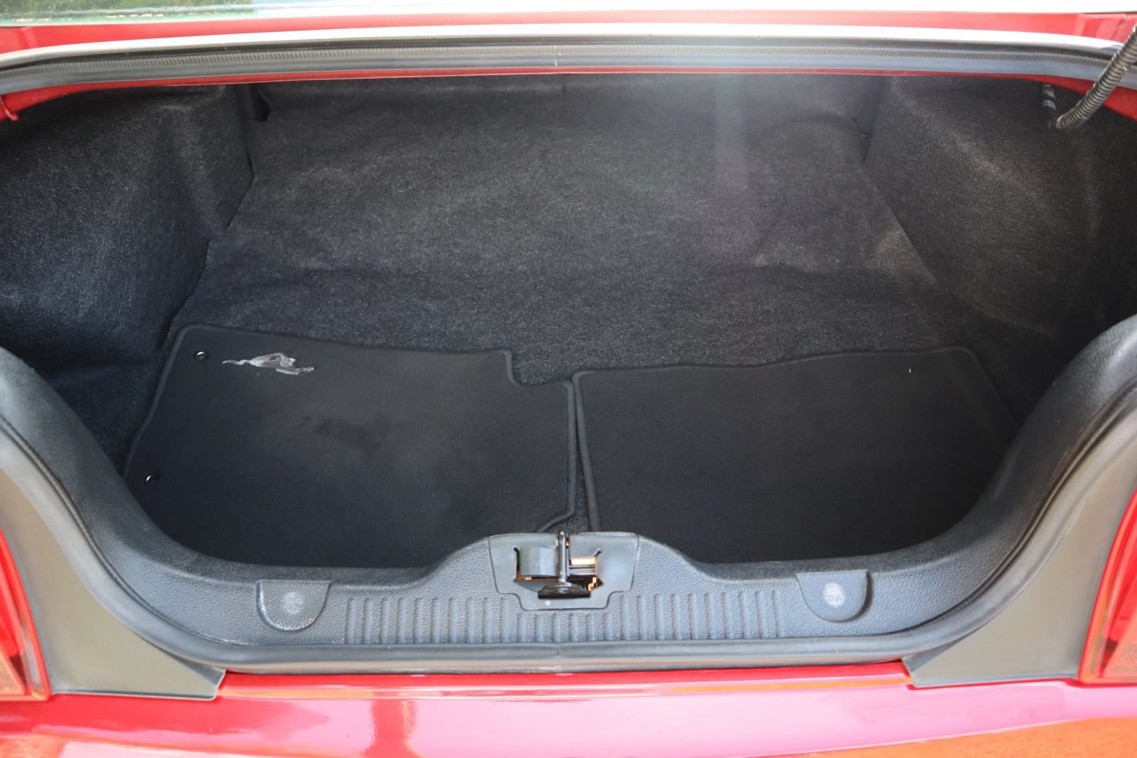 Used 2010 Ford Mustang Coupe RWD image 11
