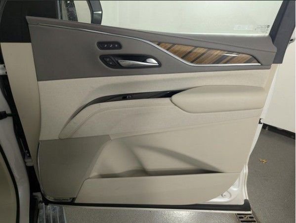 Used 2021 Cadillac Escalade ESV Sport Platinum AWD/4WD image 9
