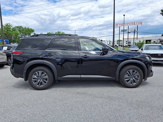Used 2024 Nissan Pathfinder SV w/ SV Premium Package AWD/4WD image 9
