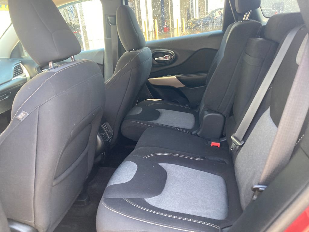 Used 2018 Jeep Cherokee Latitude AWD/4WD image 33