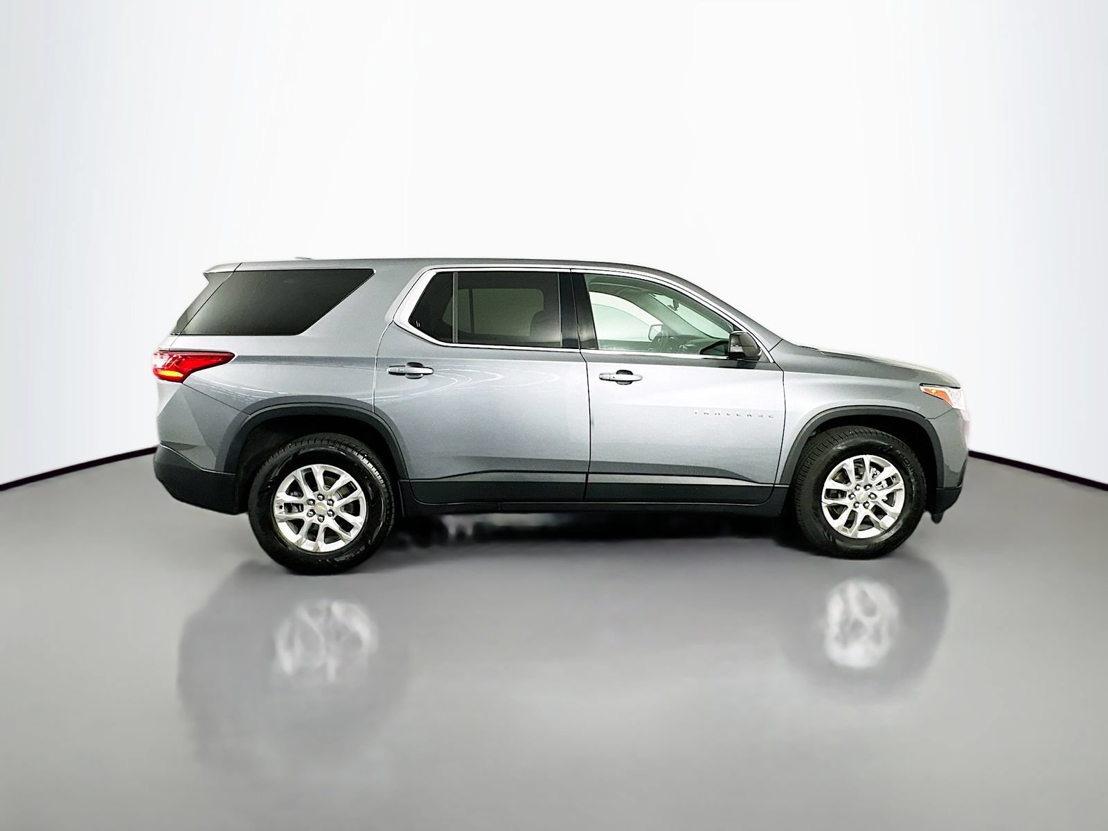 Used 2021 Chevrolet Traverse LS AWD/4WD image 9