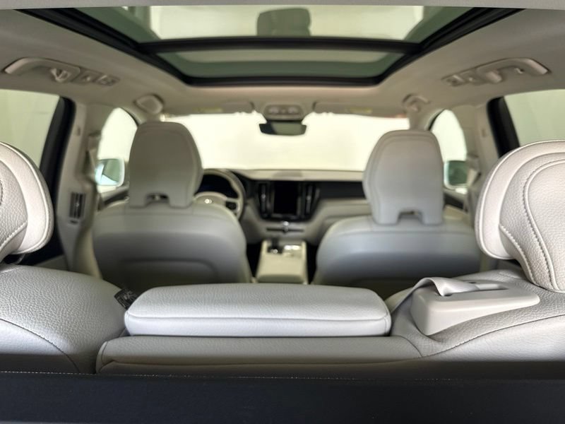 Used 2023 Volvo XC60 B5 Plus w/ Climate Package AWD/4WD image 10