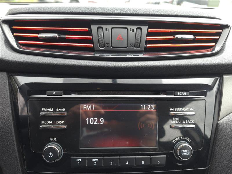 Used 2018 Nissan Rogue Sport S AWD/4WD image 41