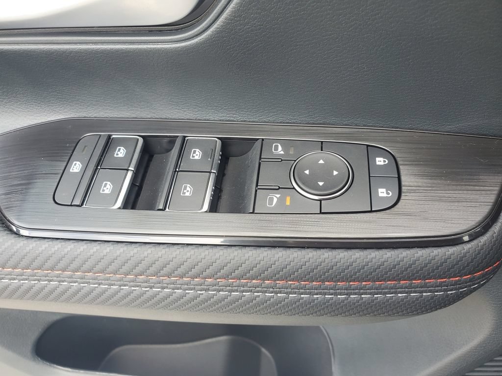 Used 2026 Nissan Kicks SR FWD image 23