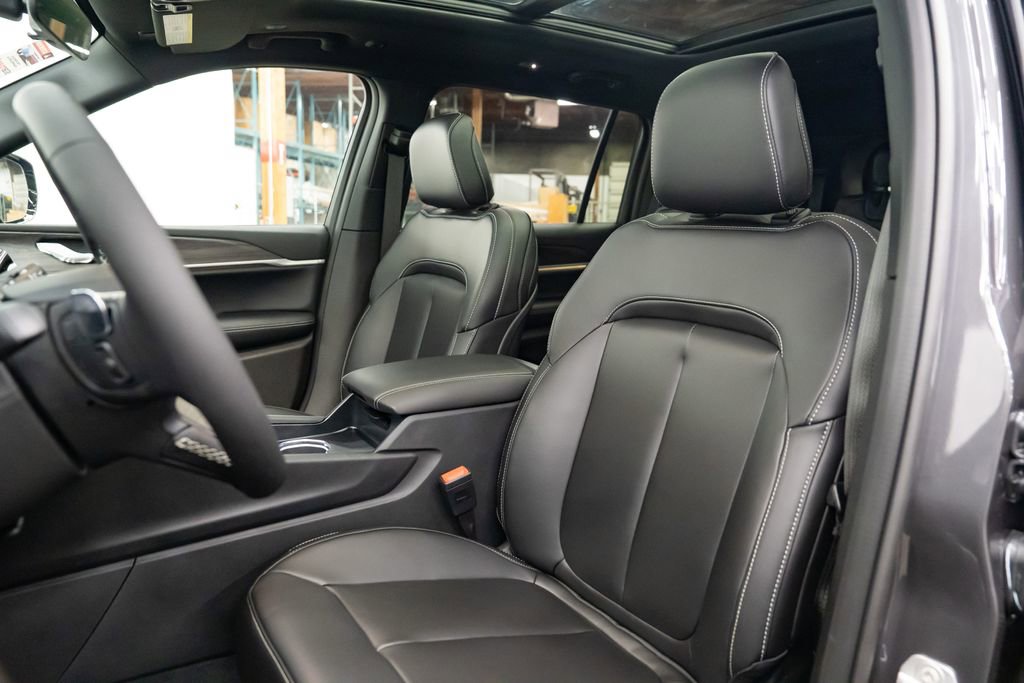 New 2026 Jeep Grand Cherokee L Limited AWD/4WD image 24