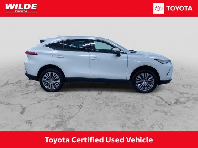 Certified 2022 Toyota Venza XLE image 2