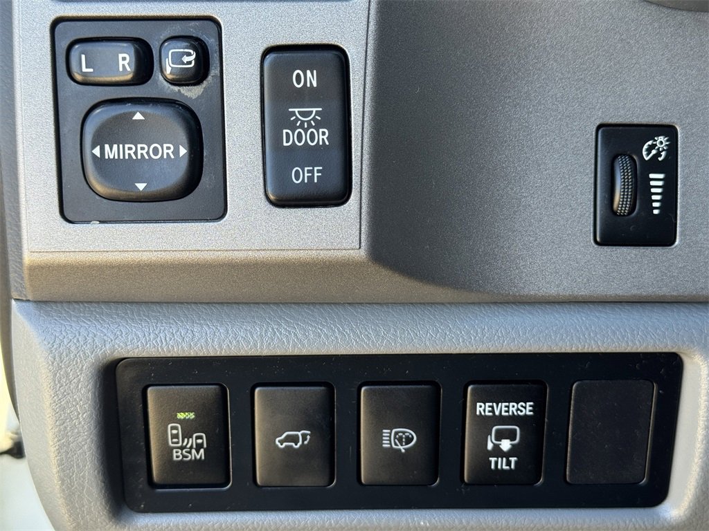 Used 2013 Toyota Sequoia Platinum image 23