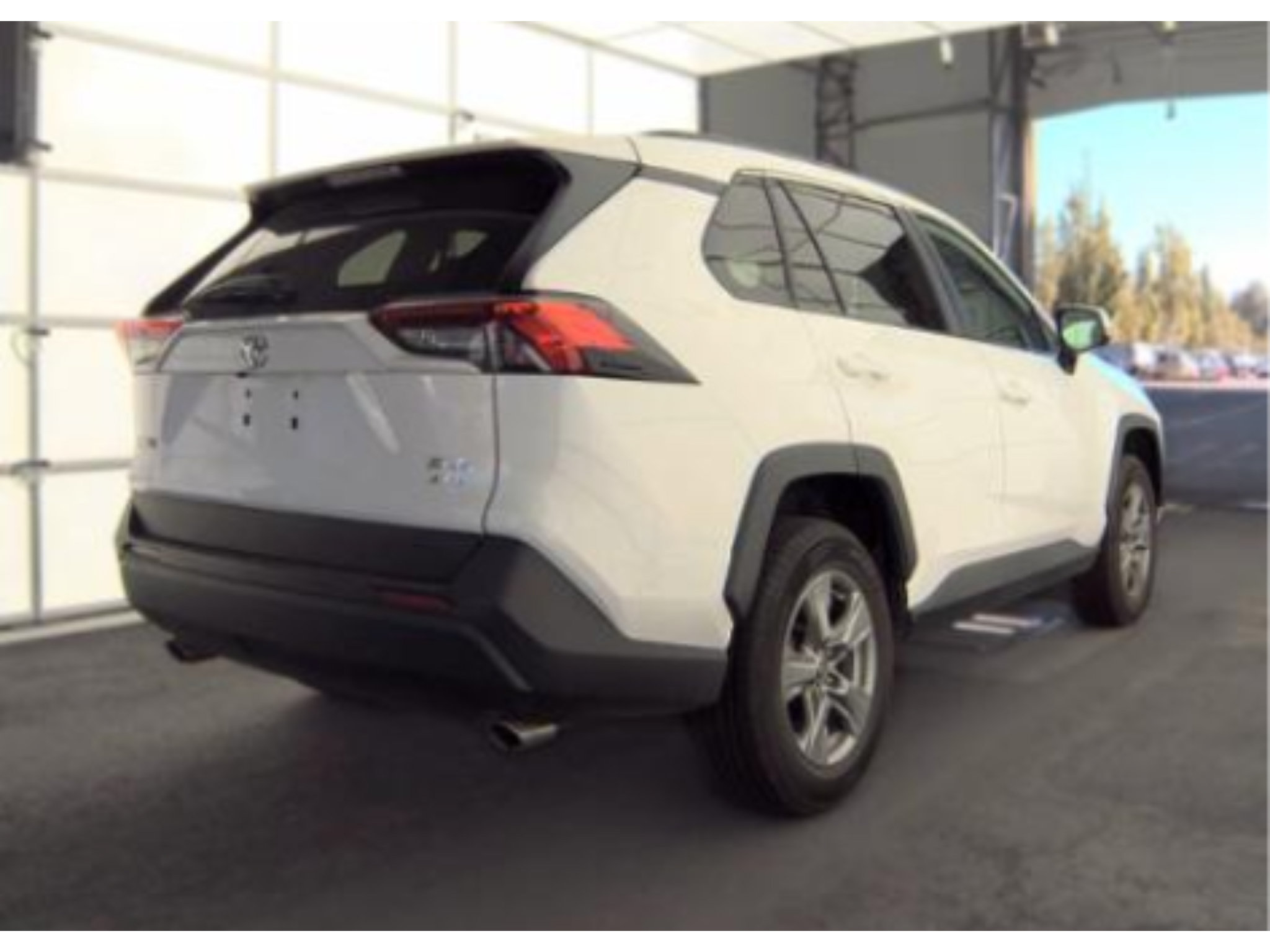 Used 2025 Toyota RAV4 XLE w/ Weather Package AWD/4WD image 2