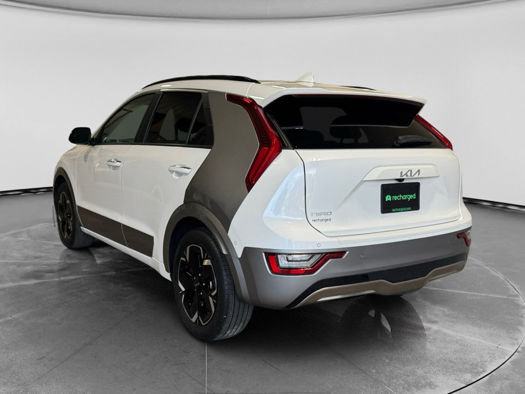 Used 2023 Kia Niro Wave FWD image 2