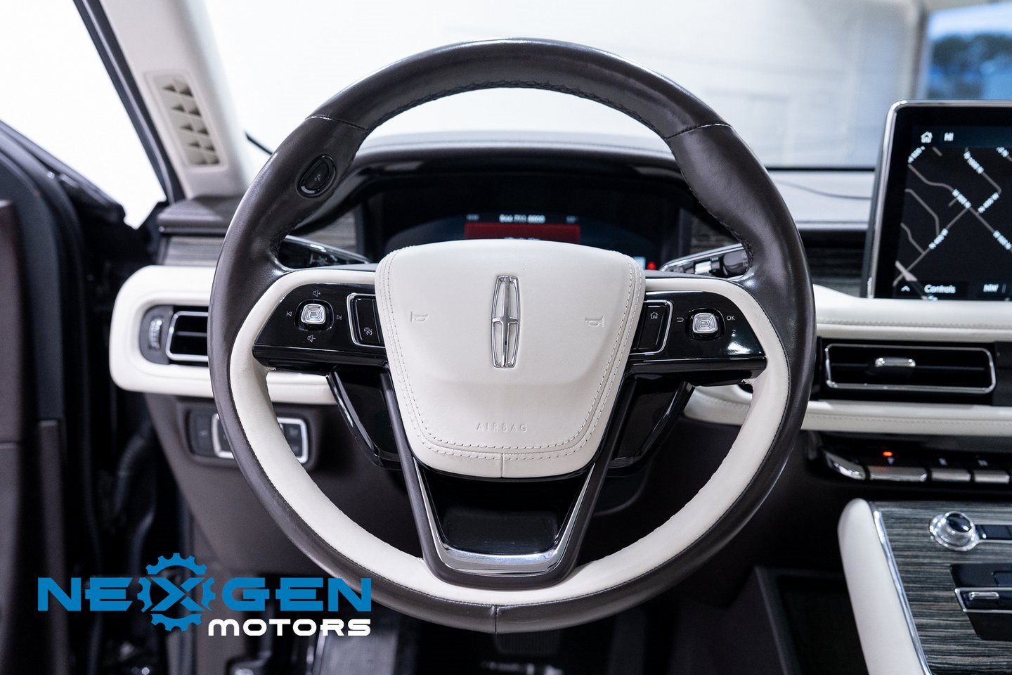 Used 2022 Lincoln Aviator Black Label w/ Dynamic Handling Package image 16