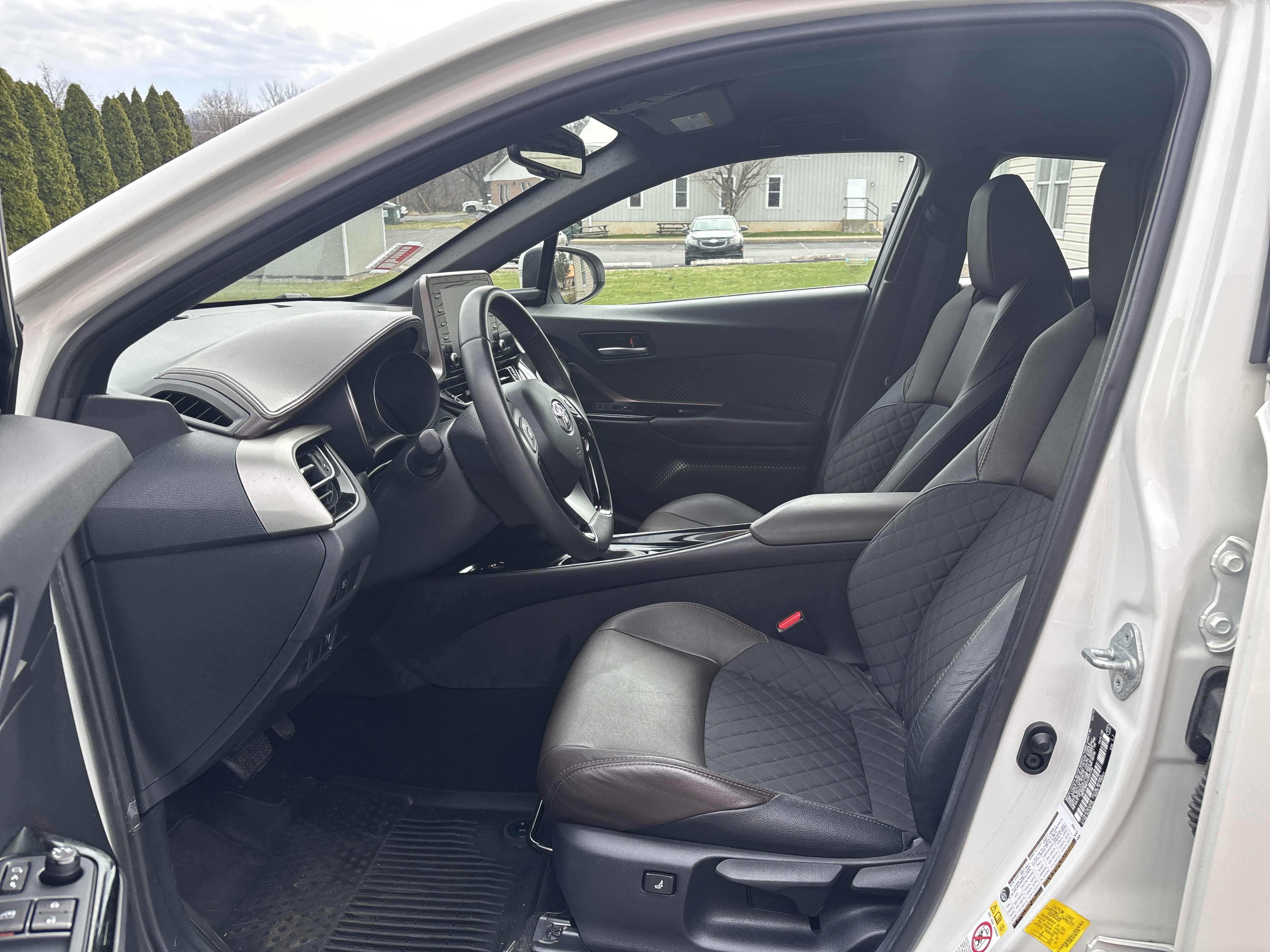 Used 2019 Toyota C-HR Limited image 13