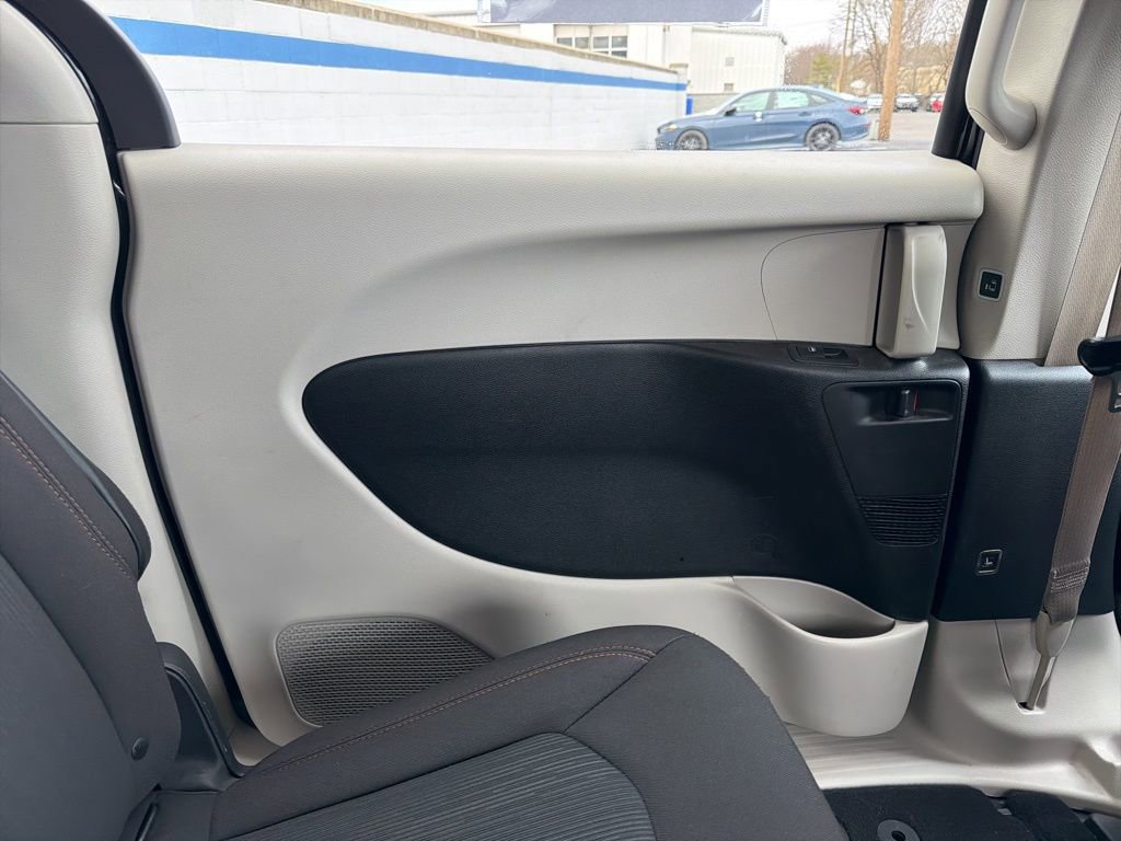 Used 2017 Chrysler Pacifica Touring image 20