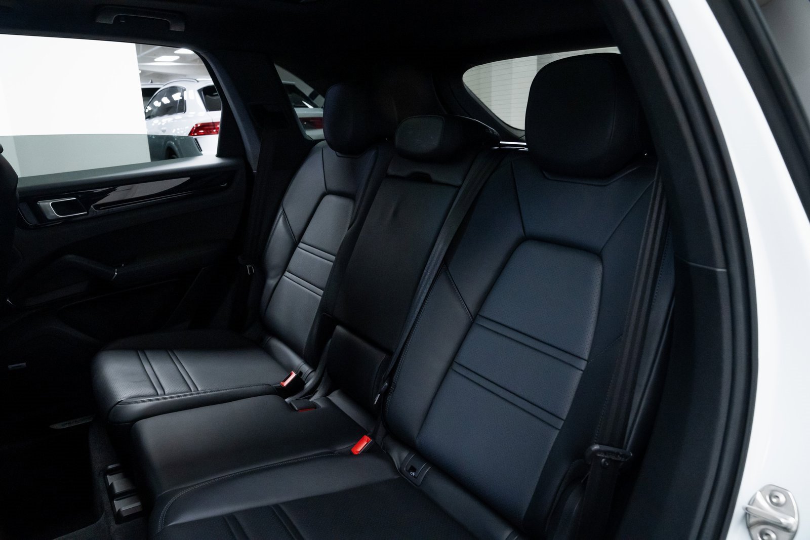 Used 2022 Porsche Cayenne Base w/ Premium Package image 21