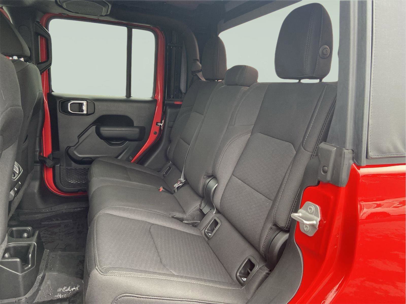 Used 2022 Jeep Gladiator Willys AWD/4WD image 17