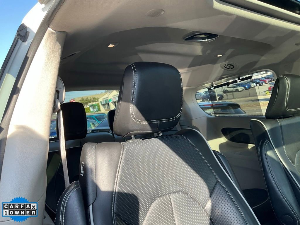 Used 2022 Chrysler Pacifica Limited w/ Uconnect Theater Family Group image 56