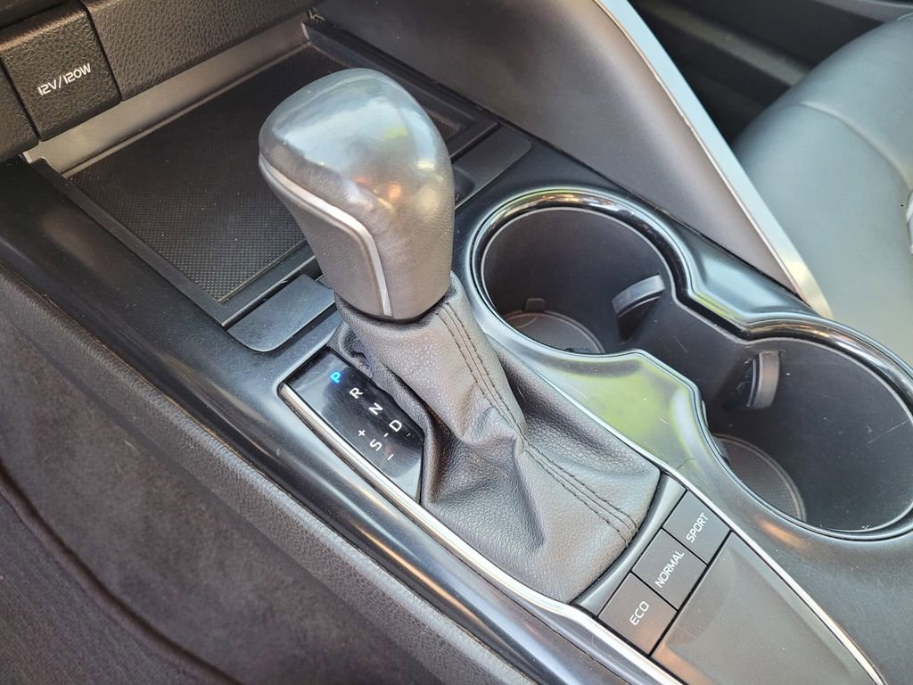 Used 2022 Toyota Camry SE FWD image 16