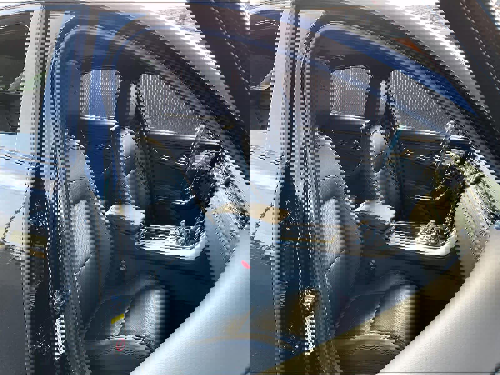 Used 2022 Jaguar XF SE image 8