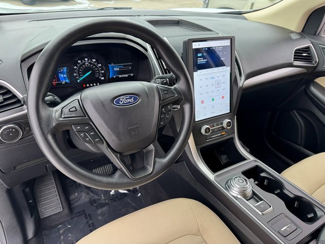 Certified 2024 Ford Edge SE image 3