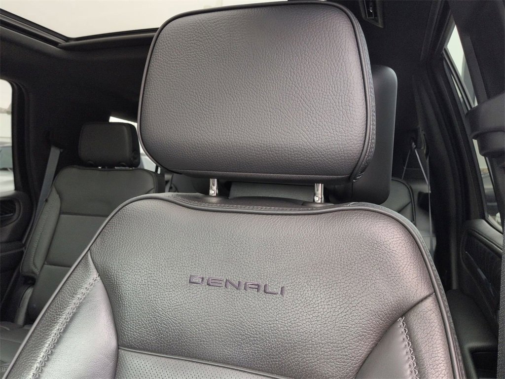 Used 2023 GMC Yukon Denali w/ Denali Reserve Package image 22