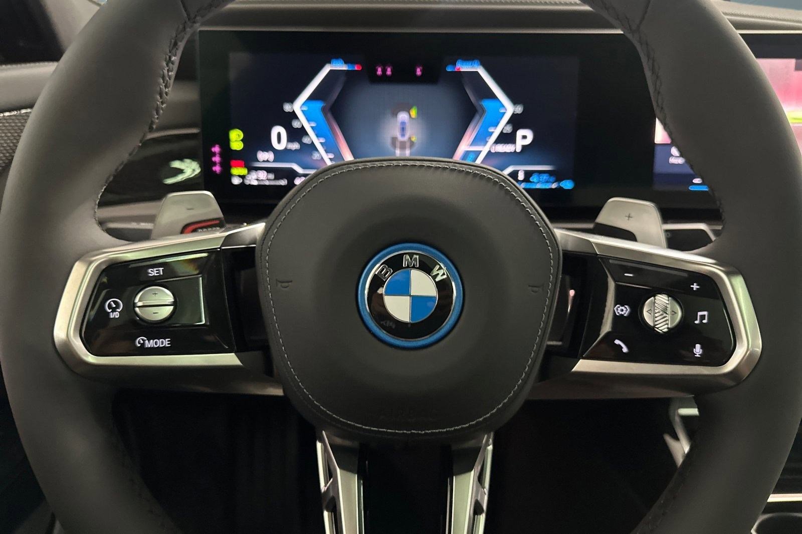 New 2026 BMW 750e xDrive w/ Executive Package image 16