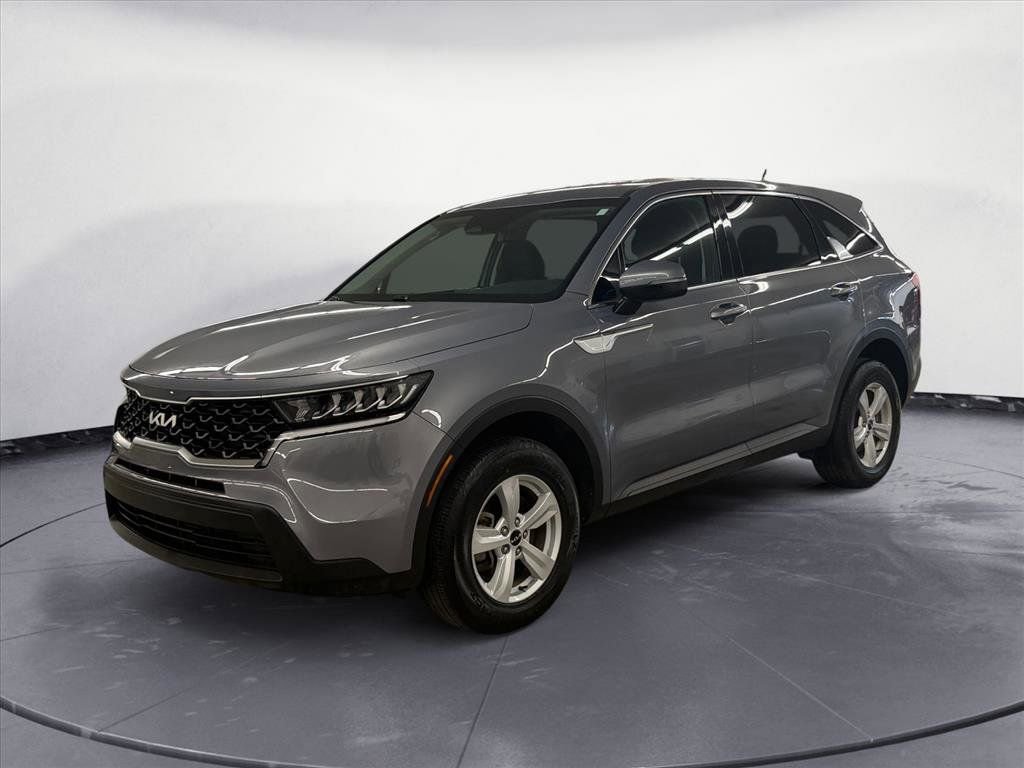 Used 2023 Kia Sorento LX image 2