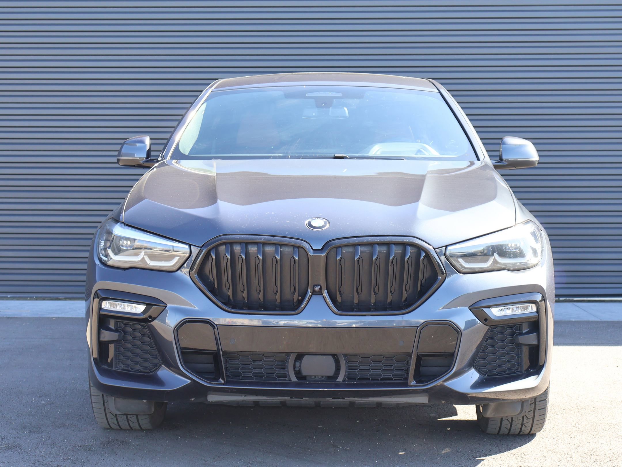 Used 2021 BMW X6 xDrive40i w/ M Sport Package AWD/4WD image 2