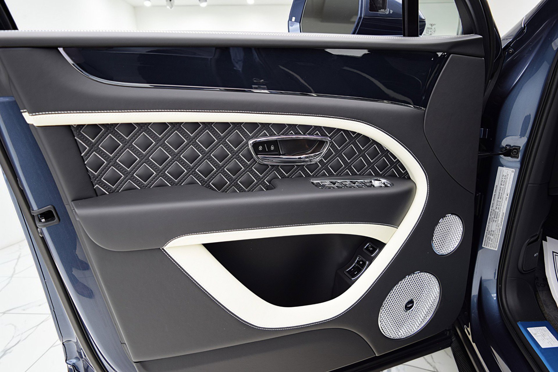 Used 2023 Bentley Bentayga Speed image 39