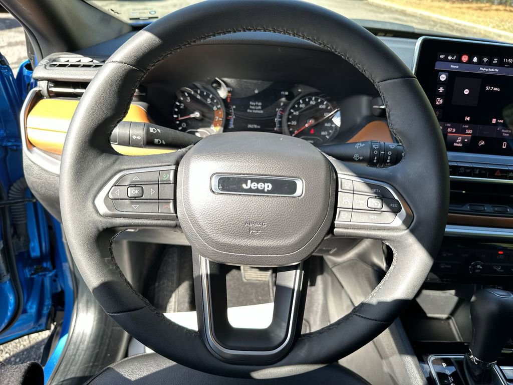 Used 2024 Jeep Compass Limited image 11
