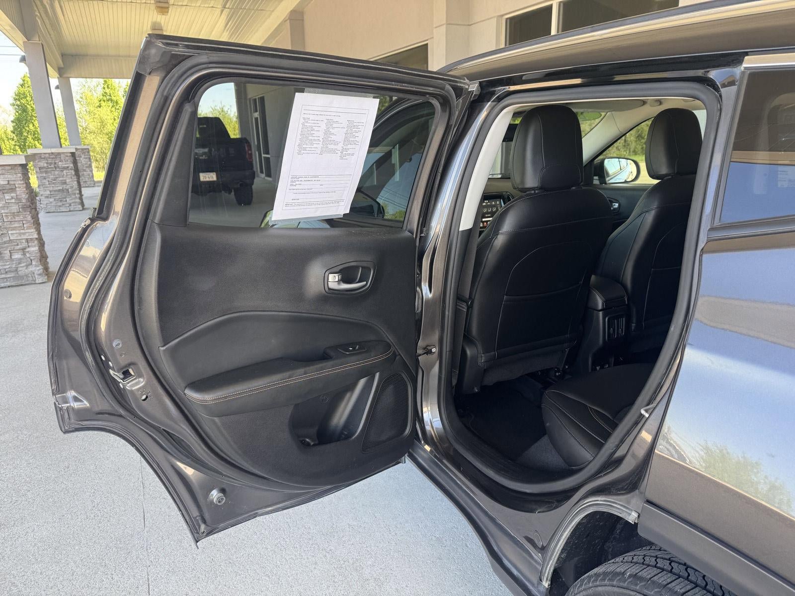 Used 2018 Jeep Compass Limited AWD/4WD image 9