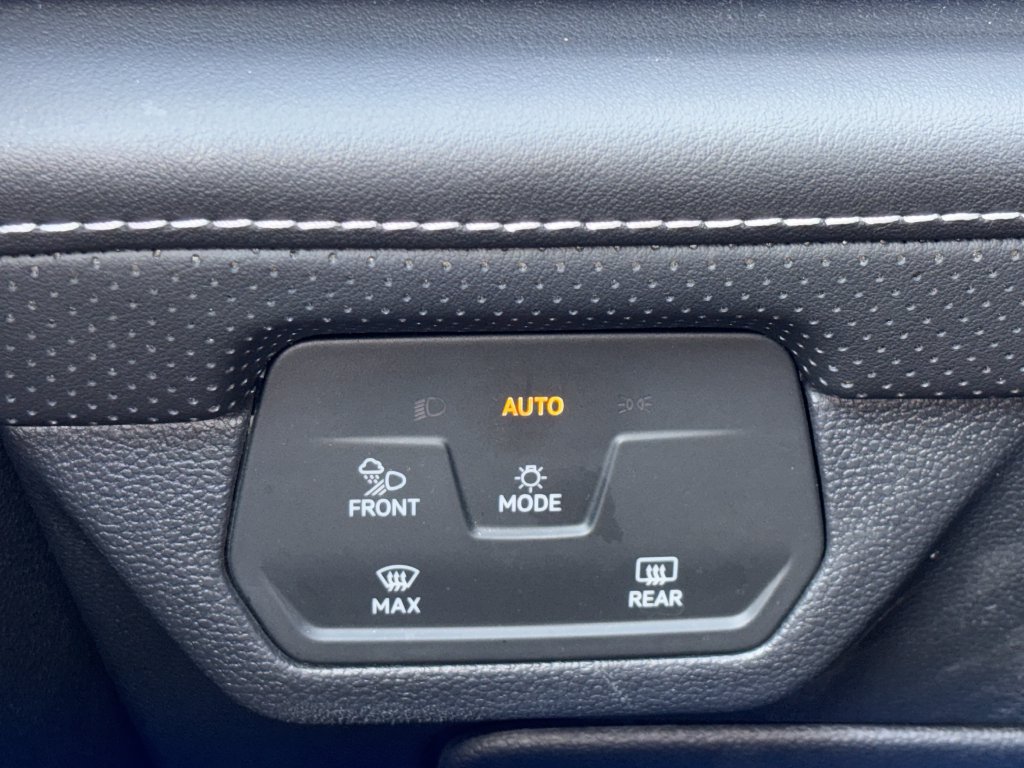 Used 2025 Volkswagen Atlas SE FWD image 11