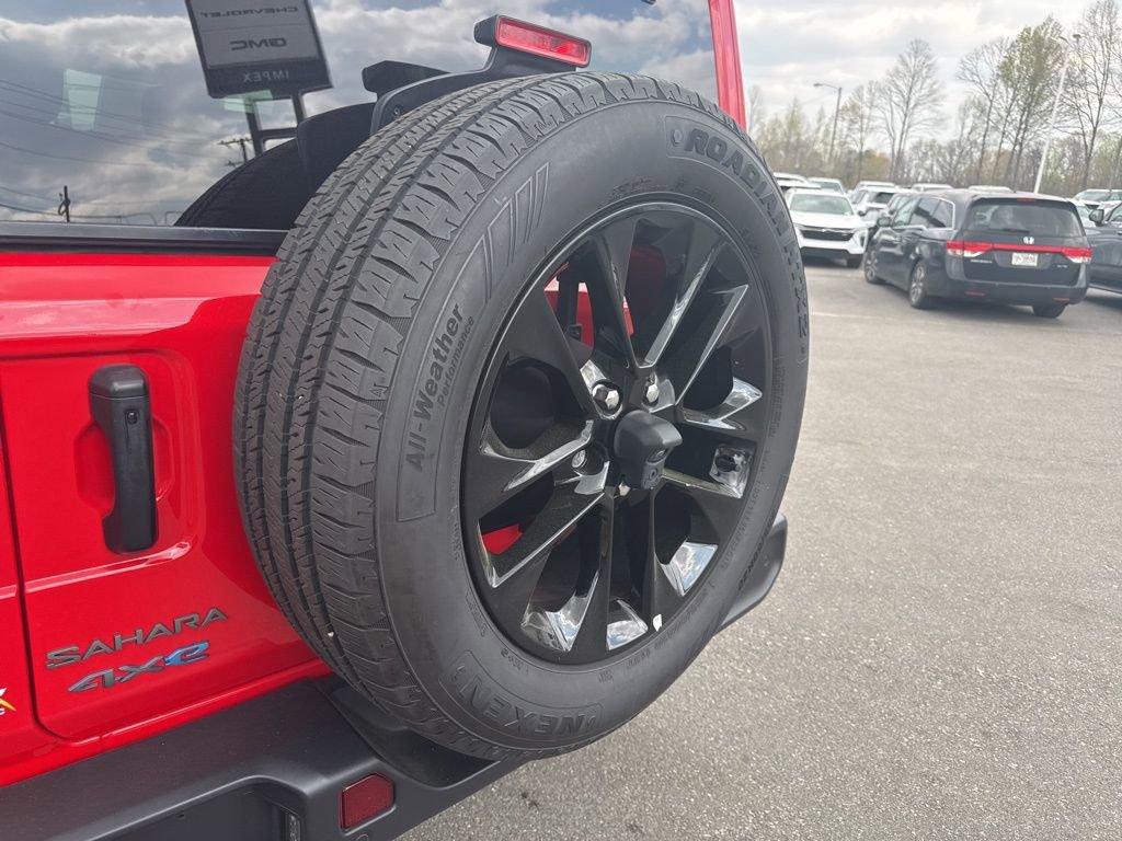 Used 2025 Jeep Wrangler Unlimited Sahara w/ Safety Group image 27