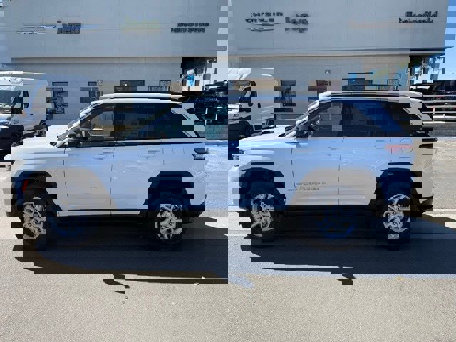 New 2025 Jeep Grand Cherokee Laredo w/ Trailer Tow Package image 3