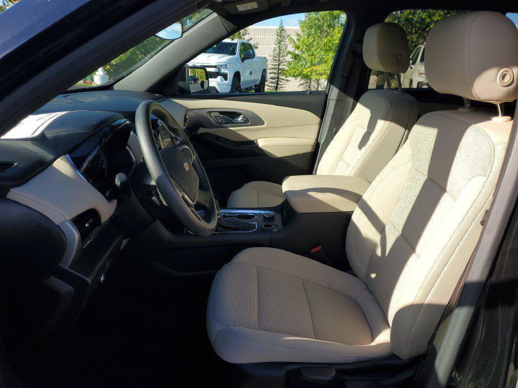 Used 2023 Chevrolet Traverse LS AWD/4WD image 5