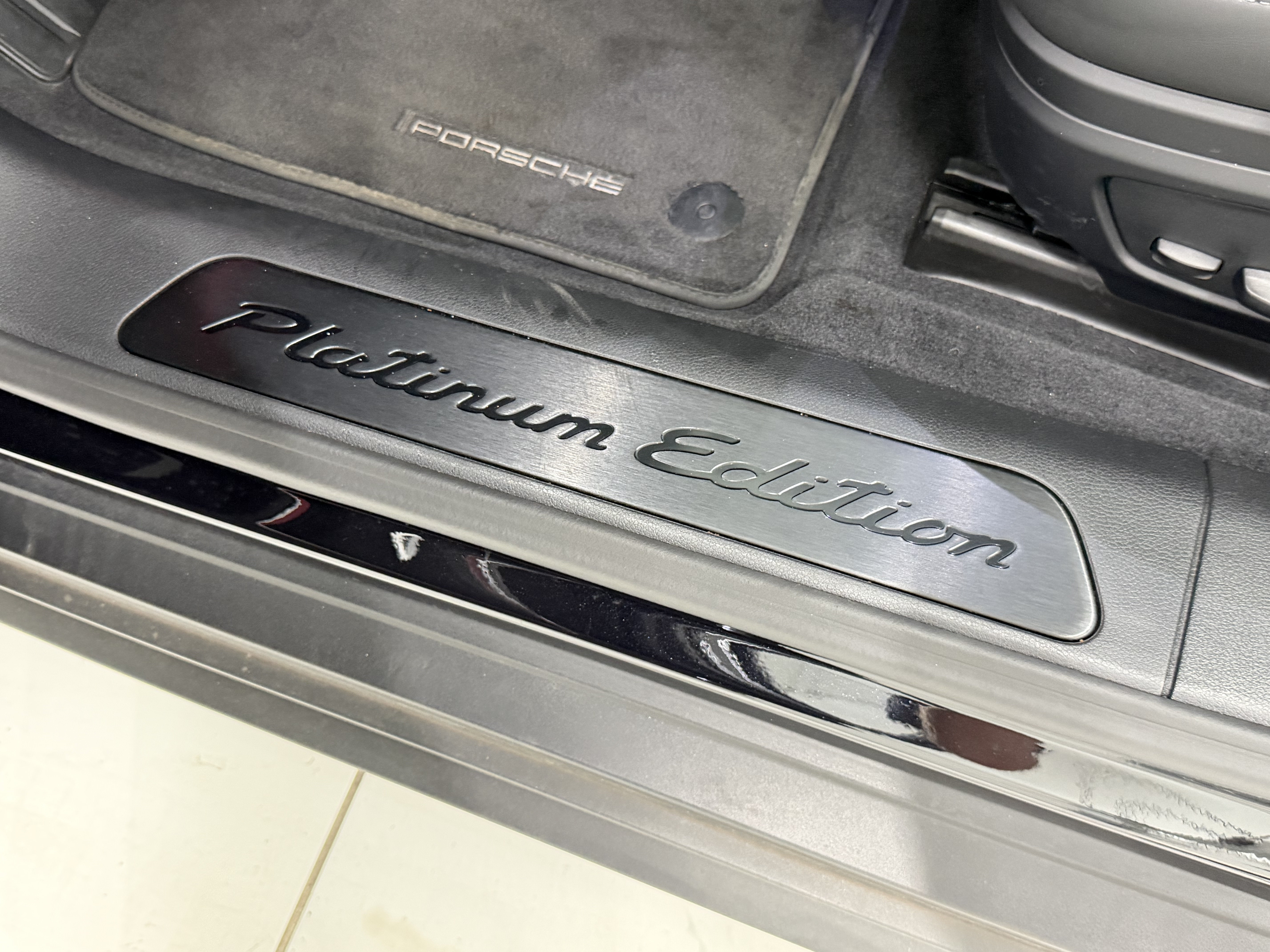 Certified 2023 Porsche Panamera 4 Platinum Edition AWD/4WD image 32