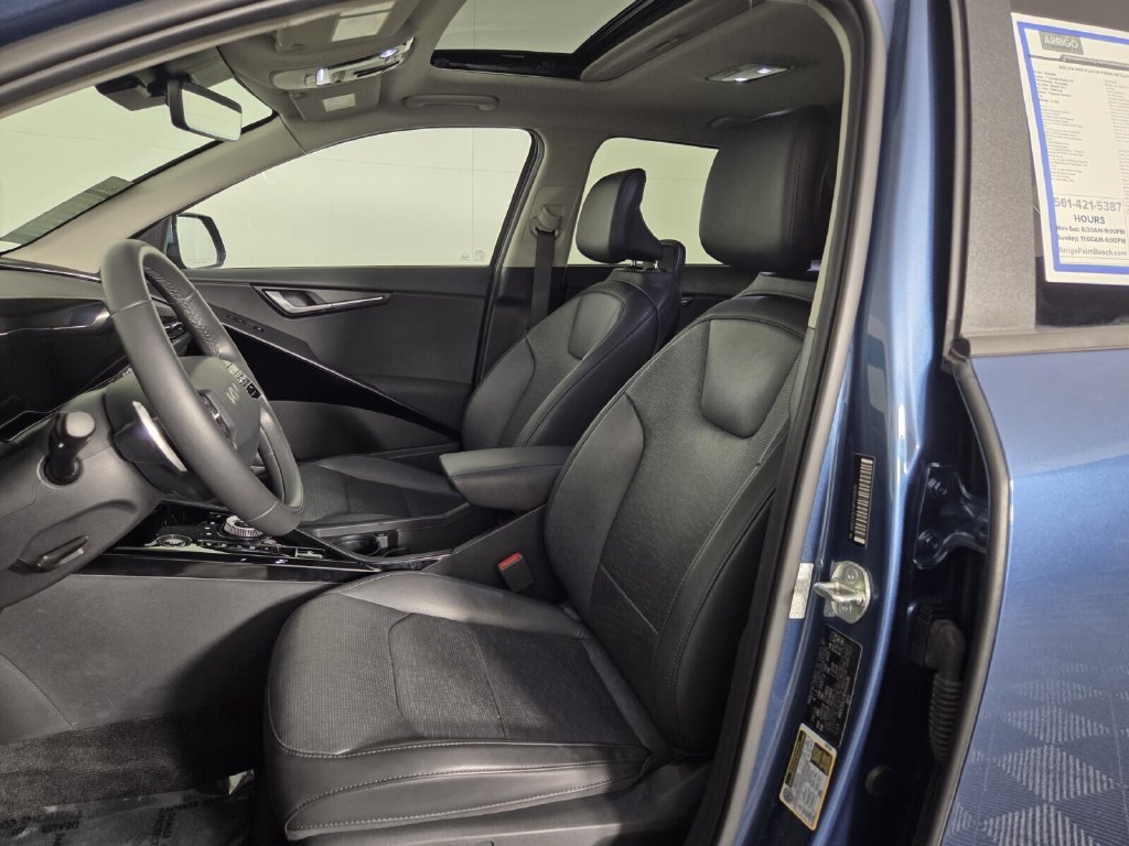 Used 2023 Kia Niro SX Touring FWD image 10