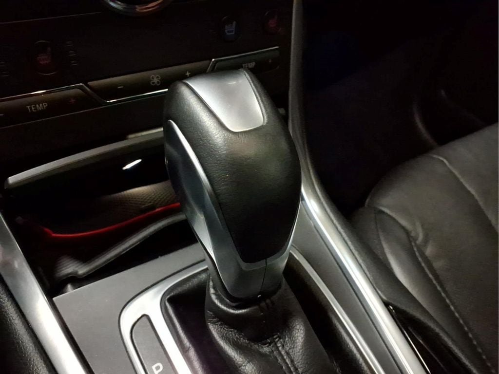 Used 2015 Ford Edge Titanium w/ Equipment Group 301A AWD/4WD image 13