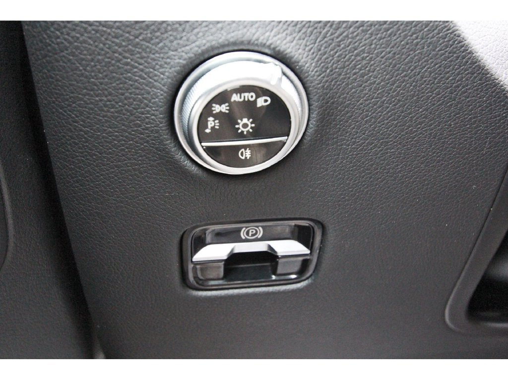 Used 2024 Mercedes-Benz GLC 300 4MATIC image 23