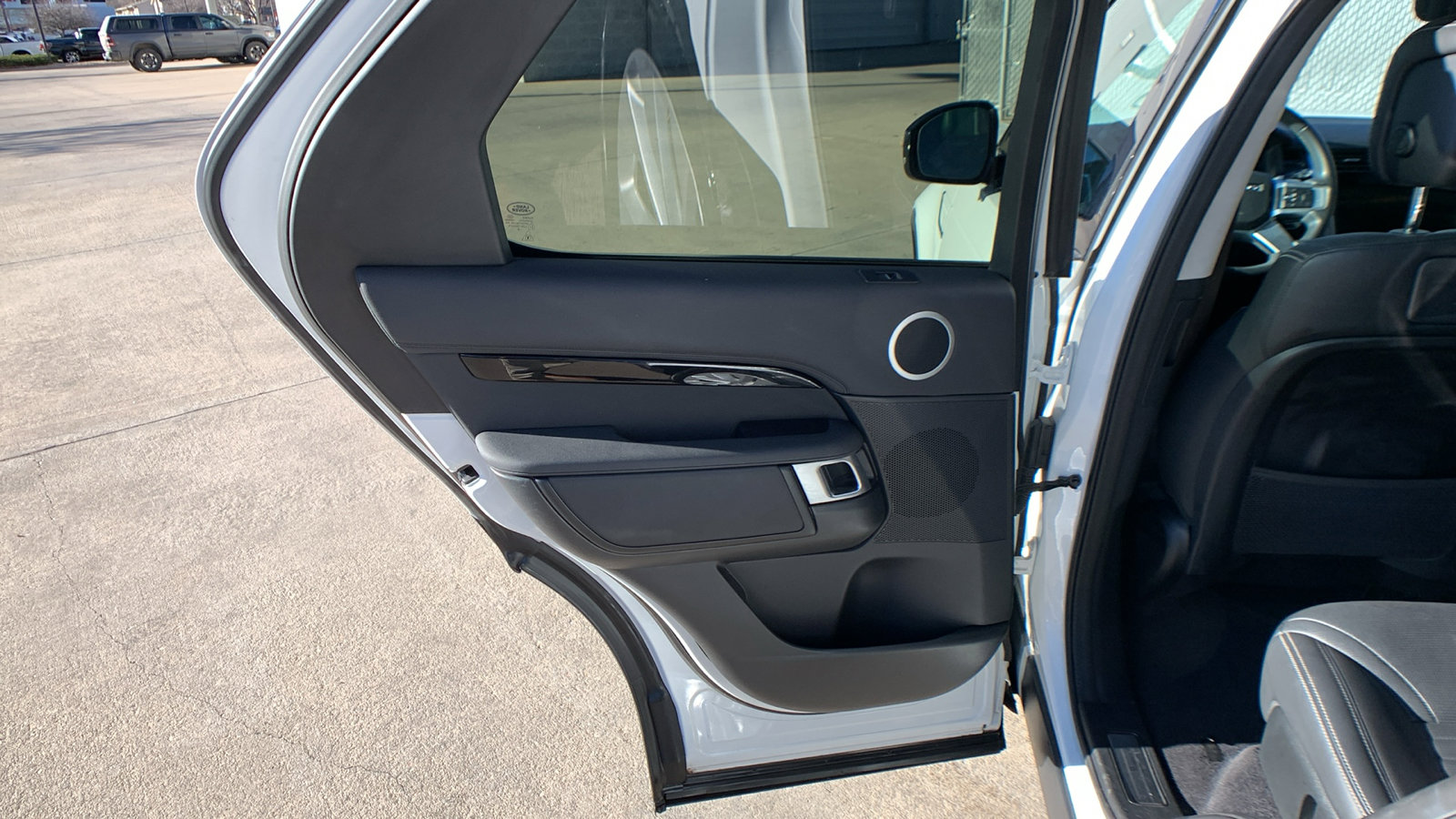 Used 2024 Land Rover Discovery S image 21