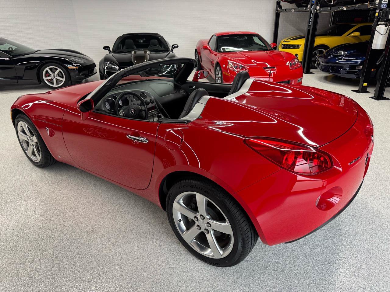 Used 2007 Pontiac Solstice Convertible w/ Premium Package RWD image 10