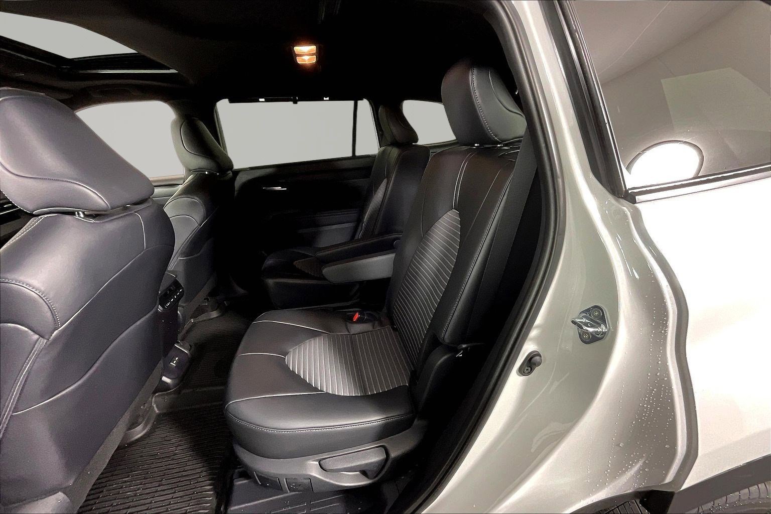 Used 2026 Toyota Highlander XSE AWD/4WD image 22