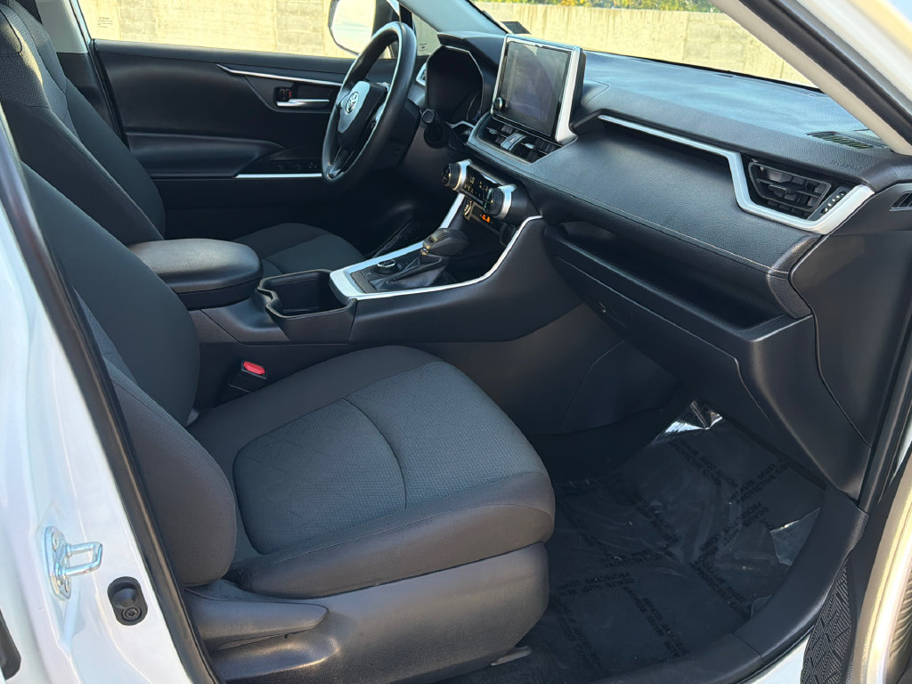 Used 2025 Toyota RAV4 XLE AWD/4WD image 12