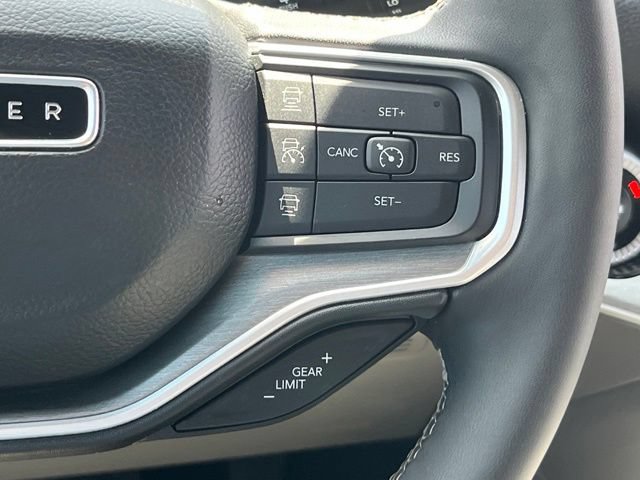 Used 2025 Jeep Wagoneer 4WD image 22