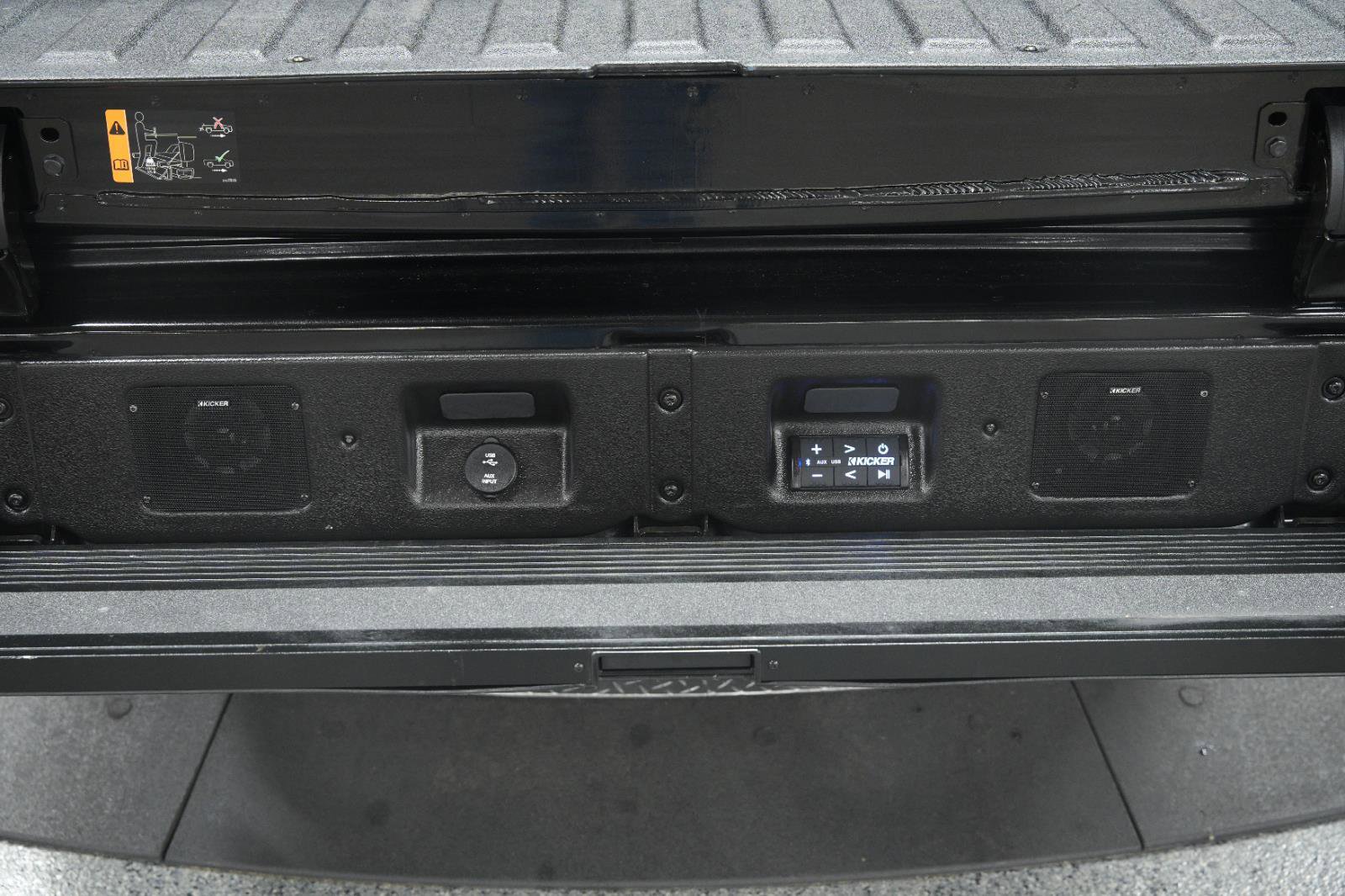 Used 2023 GMC Sierra 2500 Denali w/ Denali Black Diamond Edition image 14