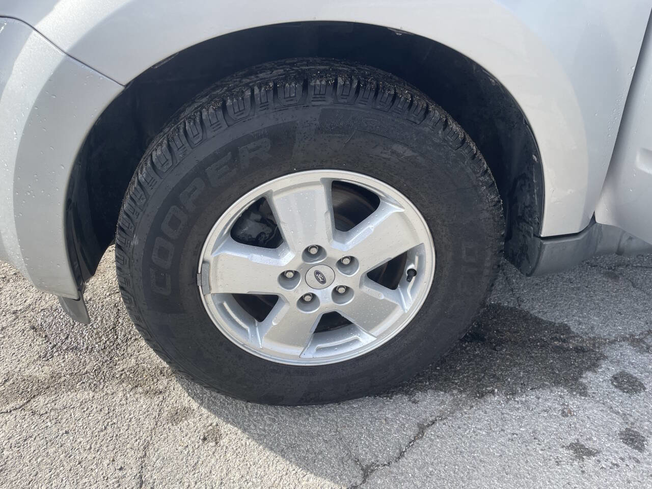 Used 2009 Ford Escape XLS image 16