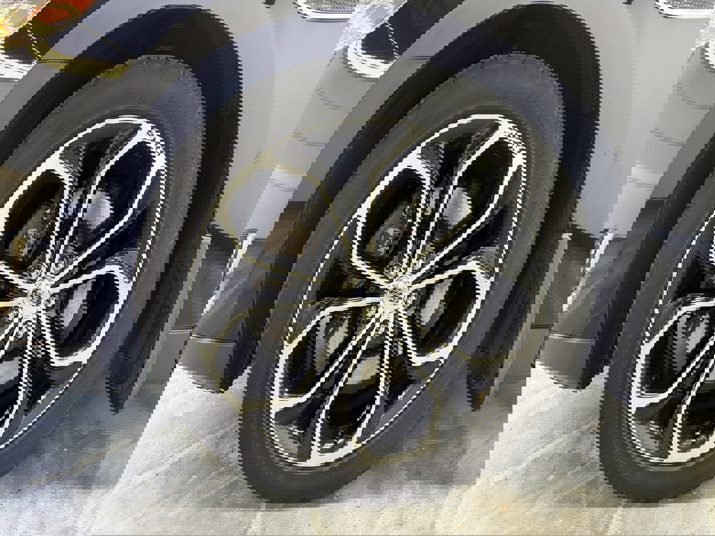 Used 2018 Ford Taurus SHO w/ Driver Assist Package image 28