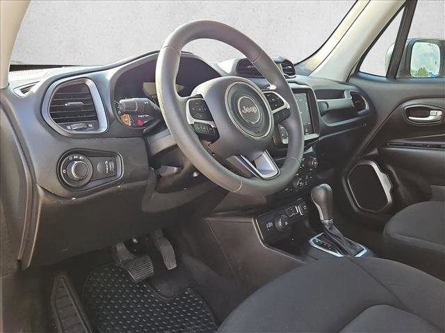 Used 2023 Jeep Renegade Latitude AWD/4WD image 10