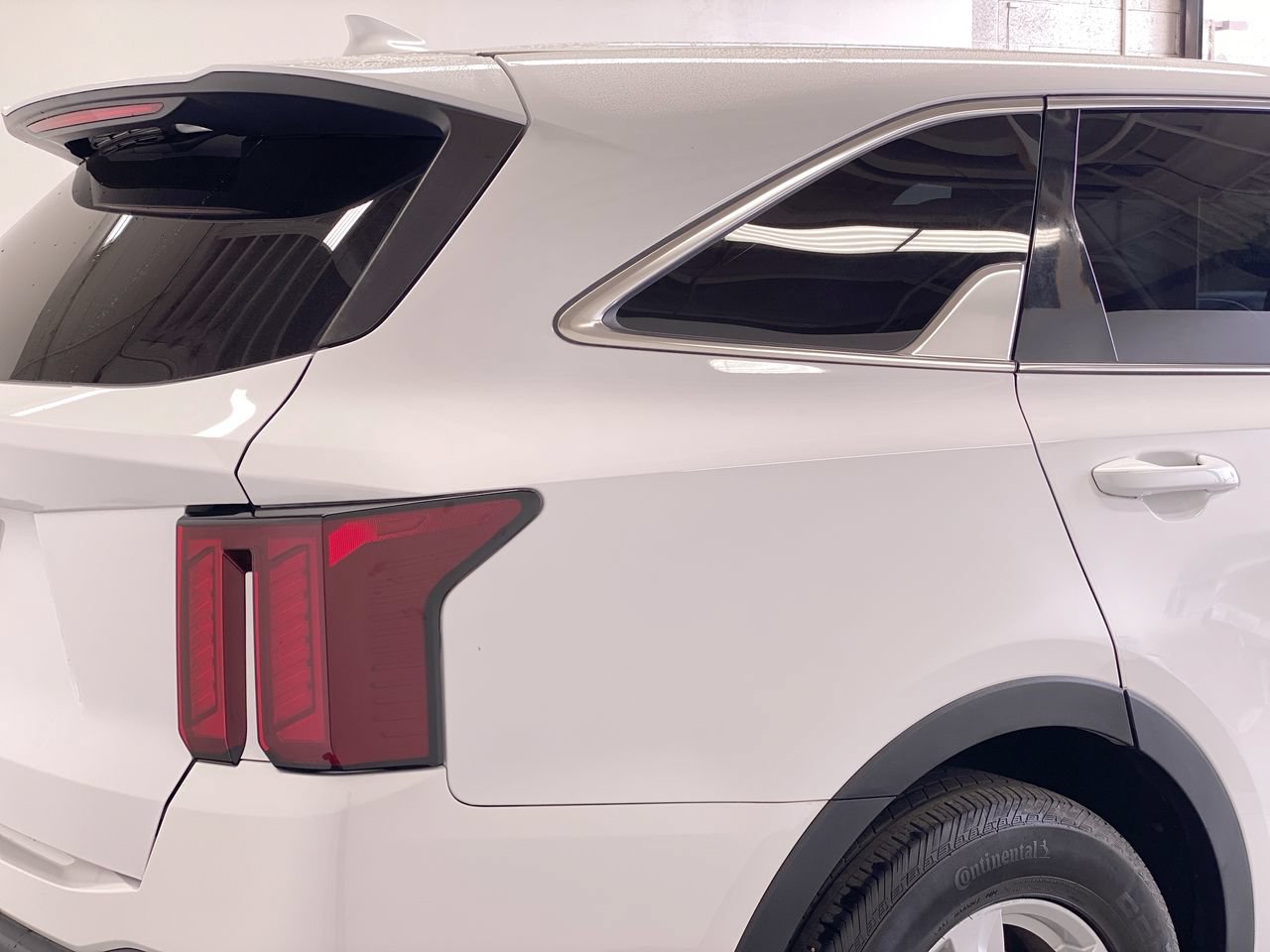 Certified 2025 Kia Sorento LX FWD image 10