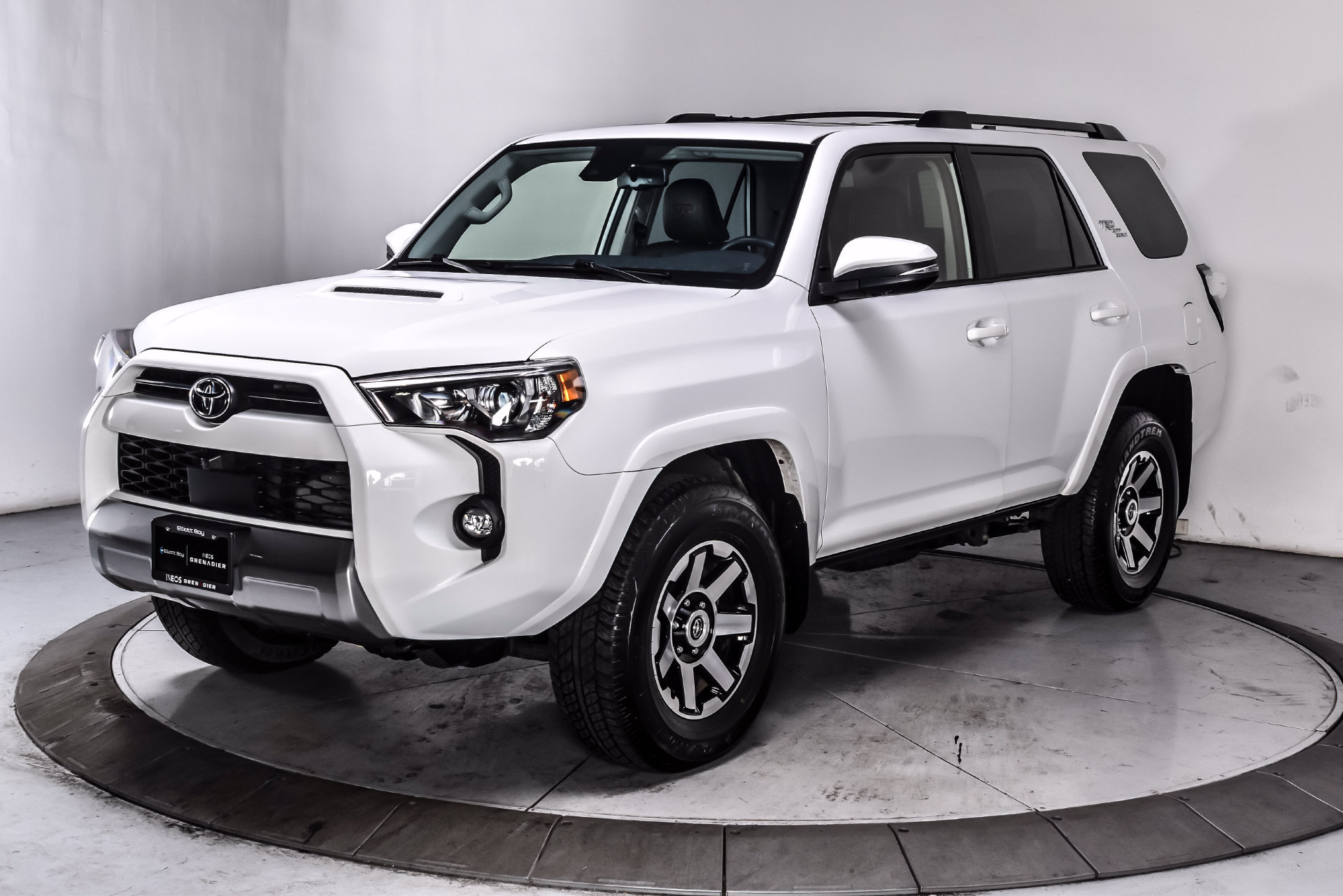 Used 2024 Toyota 4Runner TRD Off-Road Premium w/ Off Road Premium Plus Package AWD/4WD image 2