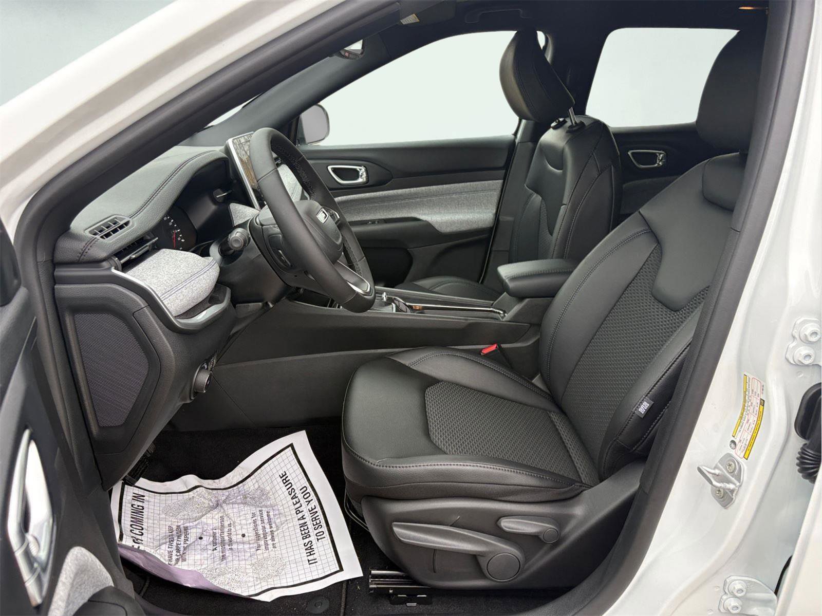 New 2026 Jeep Compass Latitude image 9