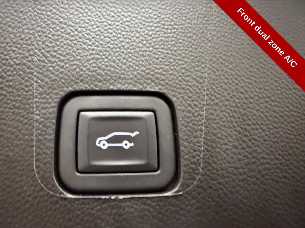 Used 2023 Chevrolet Traverse LT w/ LPO, Cargo Package AWD/4WD image 38